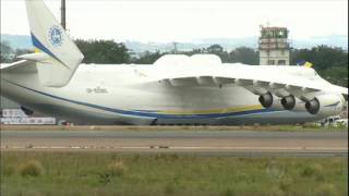 Aeronave russa maior avião do mundo pousa em São Paulo [upl. by Albertine]